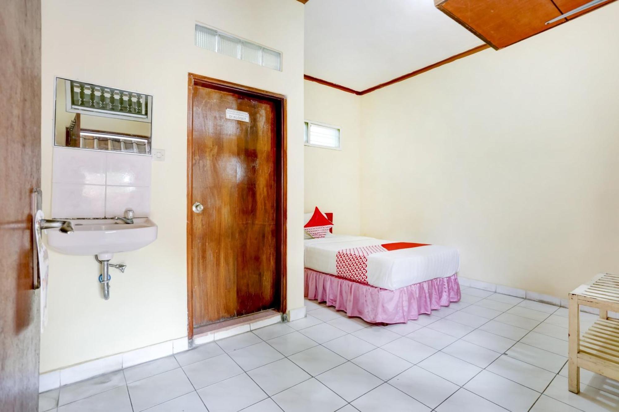 Super Oyo 3261 Hotel Ratu Denpasar Dış mekan fotoğraf